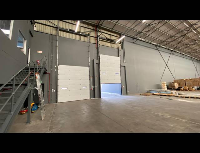 2,596M² WAREHOUSE TO LET IN LOUWLARDIA